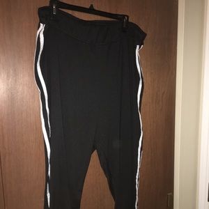 Stretchy black and white Capri